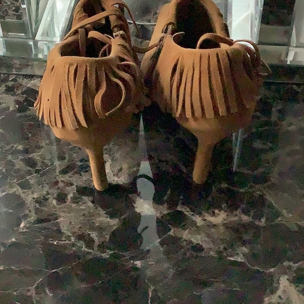 Shoes - Picture 3 of 4